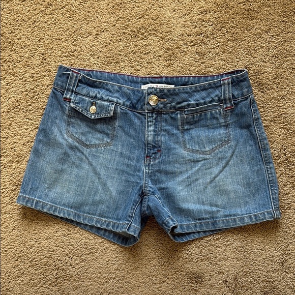 Vintage Y2K Tommy Hilfiger Mid Rise Patch Pocket Denim Shorts - Picture 1 of 8